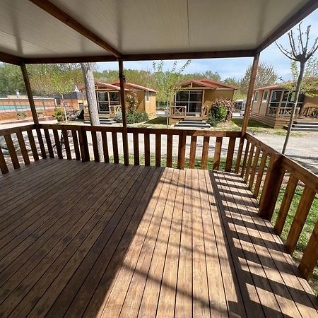 Camping Bungalow El Llac De Banyoles Porqueres Exterior photo