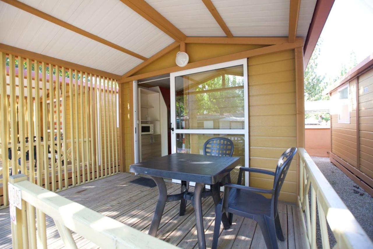 Camping Bungalow El Llac De Banyoles Porqueres Exterior photo