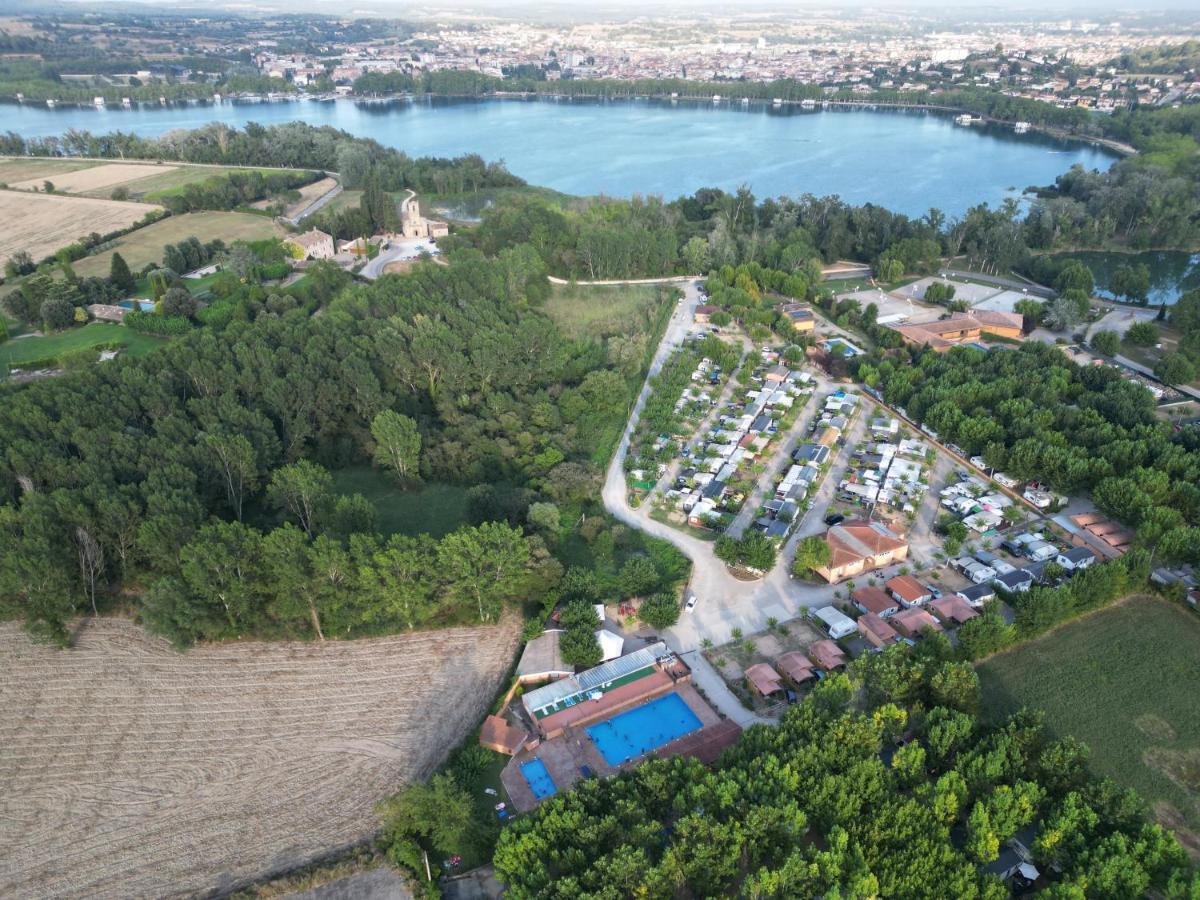 Camping Bungalow El Llac De Banyoles Porqueres Exterior photo