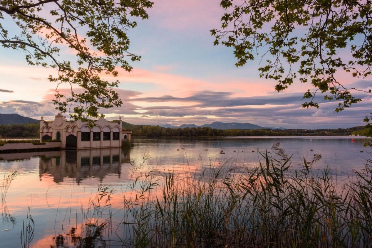 Camping Bungalow El Llac De Banyoles Hotel Porqueres Exterior photo