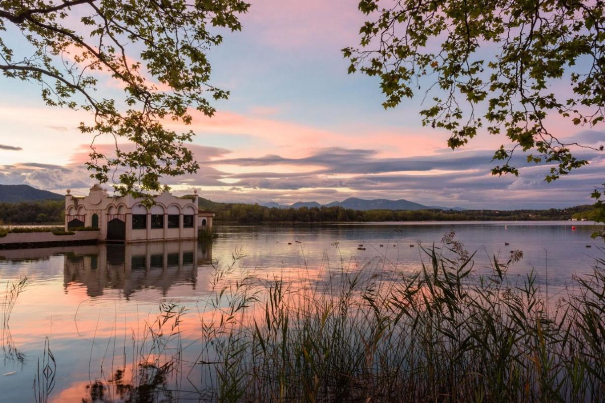 Camping Bungalow El Llac De Banyoles Porqueres Exterior photo