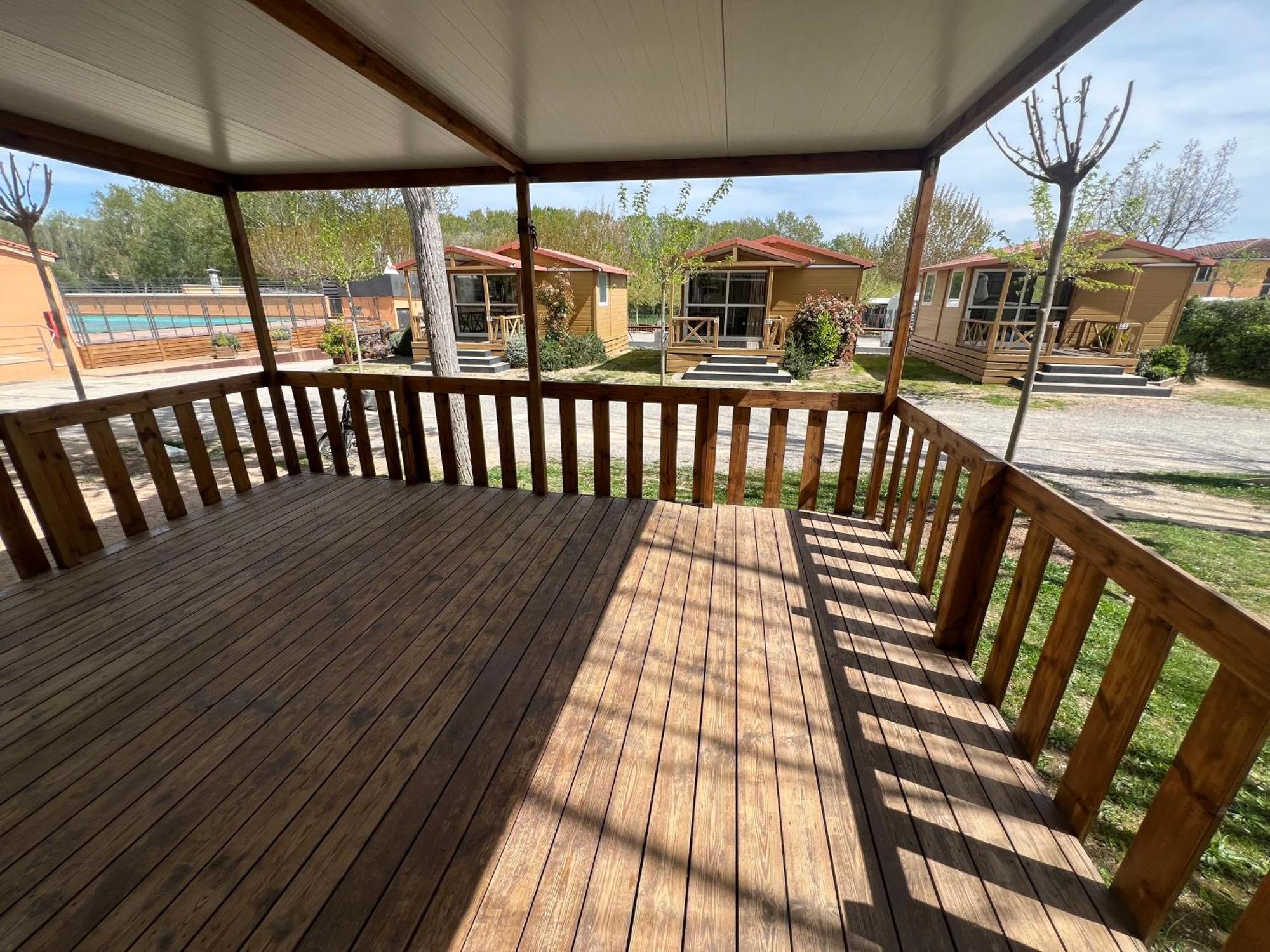 Camping Bungalow El Llac De Banyoles Porqueres Exterior photo