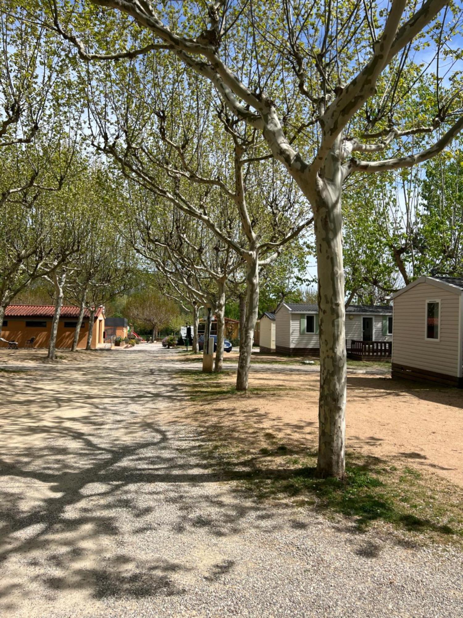 Camping Bungalow El Llac De Banyoles Porqueres Exterior photo
