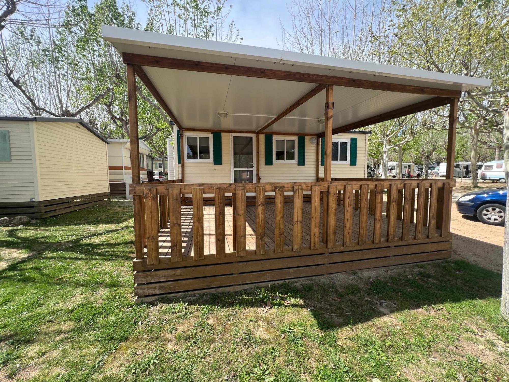 Camping Bungalow El Llac De Banyoles Porqueres Room photo
