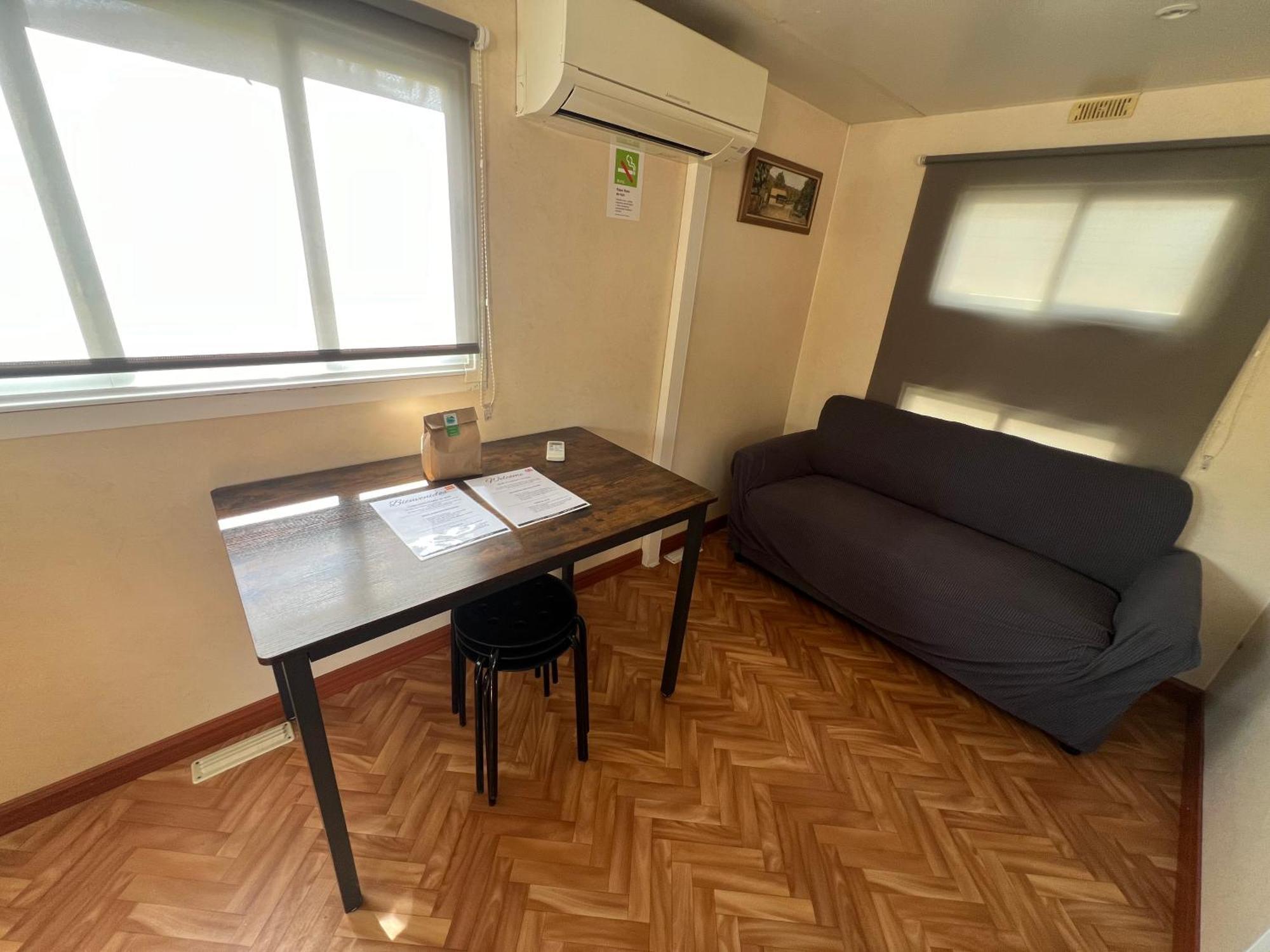 Camping Bungalow El Llac De Banyoles Porqueres Room photo