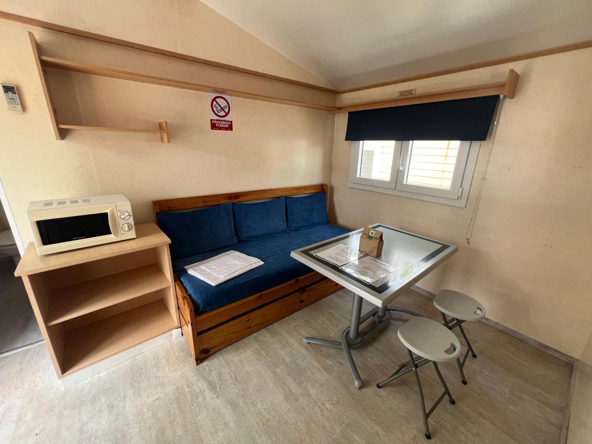 Camping Bungalow El Llac De Banyoles Porqueres Room photo
