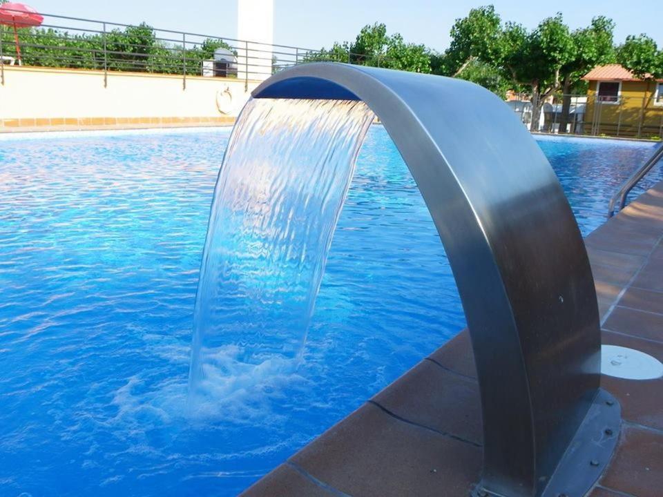 Camping Bungalow El Llac De Banyoles Porqueres Exterior photo